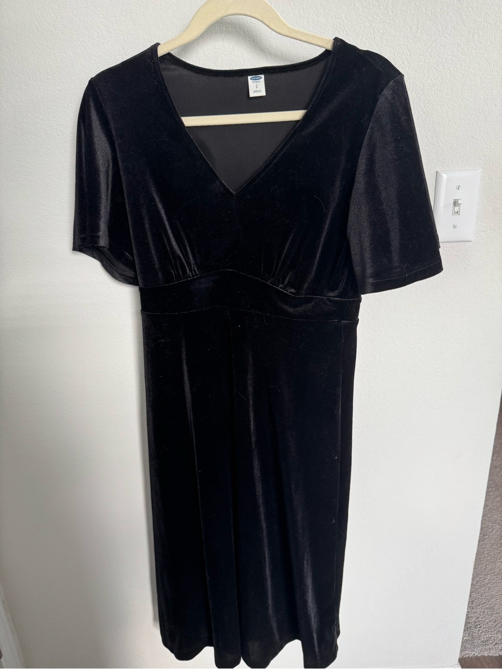 Old Navy Black Velvet V-Neck Midi Dress